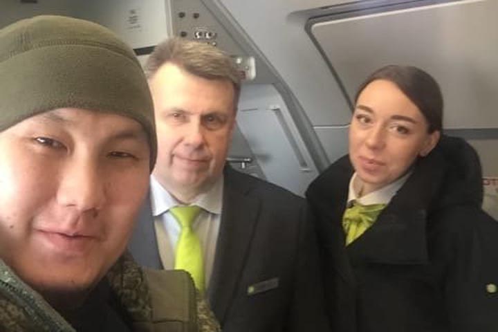 Участник СВО из Тувы оказал медпомощь пассажиру рейса Абакан - Москва