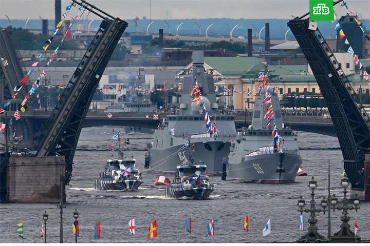 Путин пообещал, что ВМФ РФ молниеносно ответит всем, кто решит посягнуть на свободу России