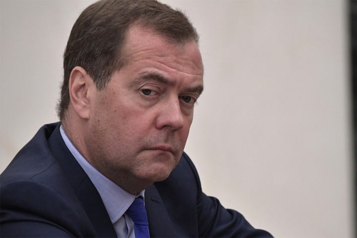 Медведев назвал «позорищем» обсуждение поставок танков Украине на Давосском форуме
