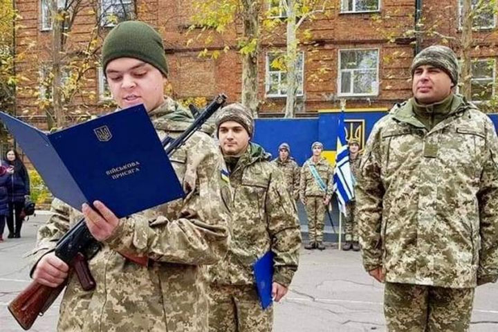 Британский наемник-«фотокор» возвращается на Украину за новым «айфоном»