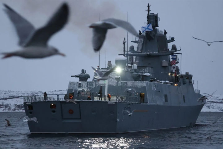 Российские моряки спасли иностранцев, потерпевших крушение в Средиземном море