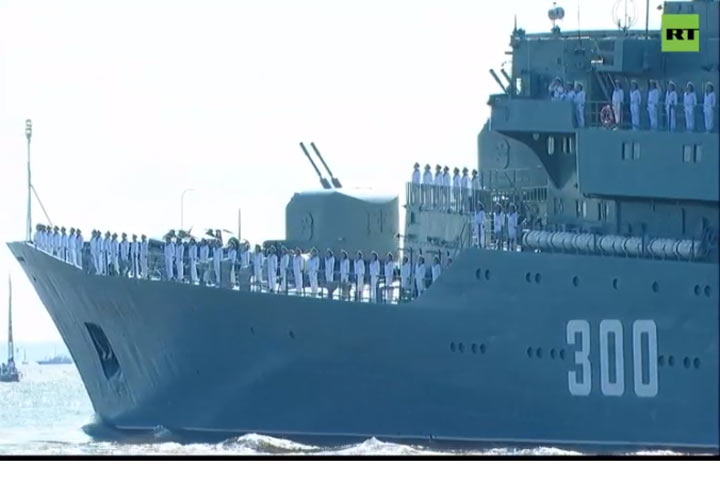 Видеотрансляция: Торжественный парад ко Дню Военно-морского флота РФ