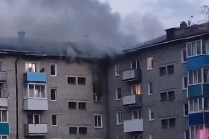 В Абазе горела квартира в пятиэтажке, погиб человек
