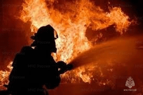 В Хакасии горела электроопора и жилой дом