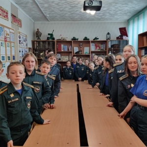 Патриотический урок в Усть-Абакане провели ветераны-летчики Хакасии