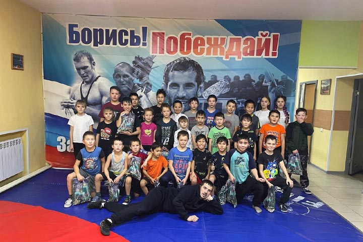 Евгений Челтыгмашев сделал сюрприз воспитанникам спорткомплекса 