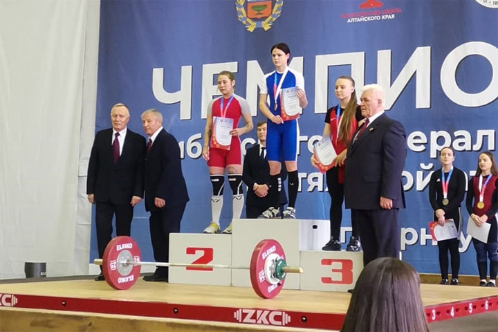 Тяжелоатлеты Хакасии стали победителями и призерами первенства и чемпионата Сибири