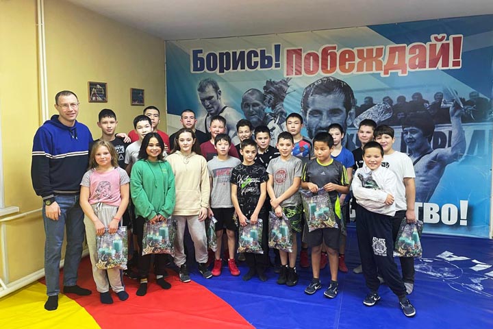 Евгений Челтыгмашев сделал сюрприз воспитанникам спорткомплекса 