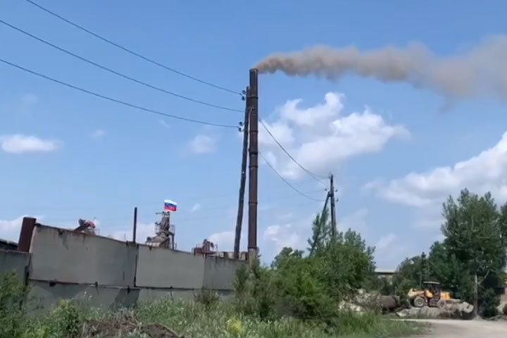 Посетив крематорий в Черногорске, сотрудник Минприроды Хакасии нашел вредящее экологии нарушение