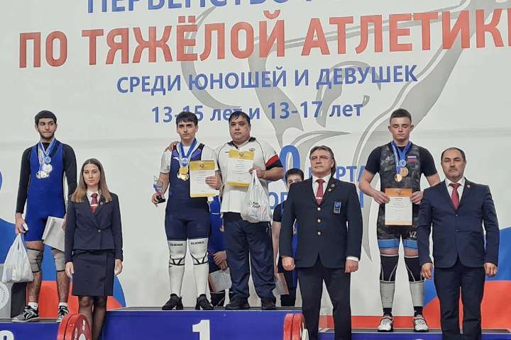 Тяжелоатлет из Хакасии взял 3 золотых медали на Первенстве России