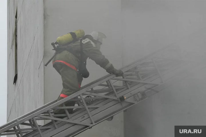 В Москве загорелась крыша Бауманки. Видео