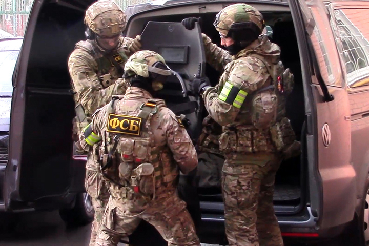 Спецназ ФСБ  задержал в Махачкале и Каспийске  трех человек