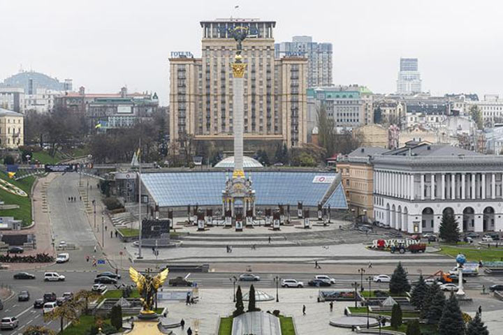 Сало для Зеленского: Украина вьется вокруг русских миллиардов, но пока ей обещают только шматок