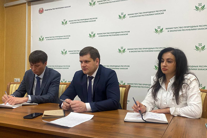 Министр Владимир Лебедев поставил задачу по бесперебойному вывозу отходов