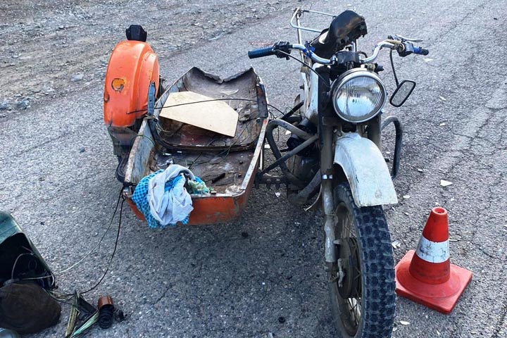 В Коммунаре столкнулись мотоцикл с коляской и иномарка 