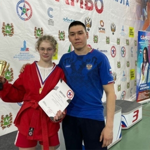 Самбисты из Хакасии завоевали медали первенства Сибири